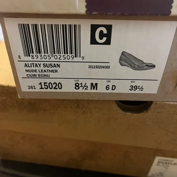 Elegant Brown and Gold Women's Flats - Picture 2 of 3